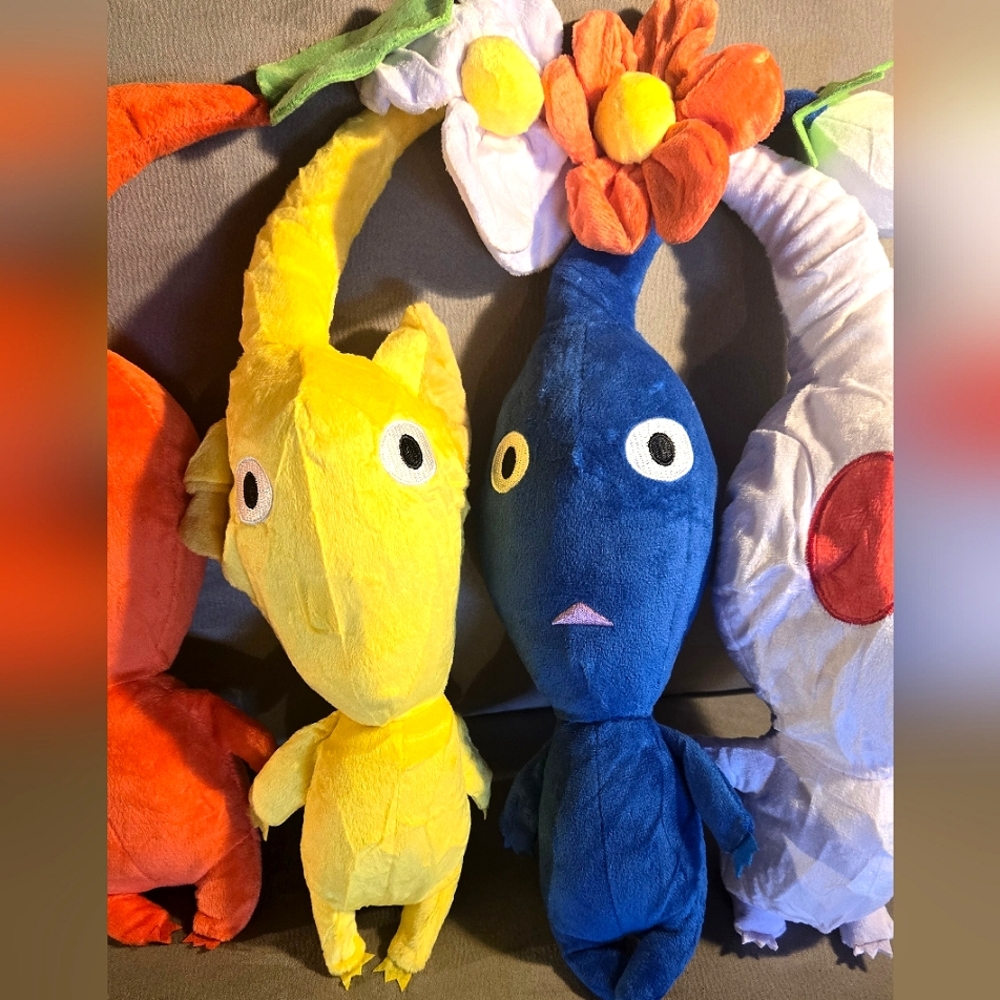 Pikmin Plush Set - Yellow Blue White and Orange Pikmin Plushies - Picture 4 of 8